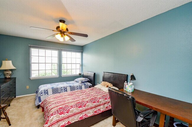 Building Photo - 6211 Ludington Dr