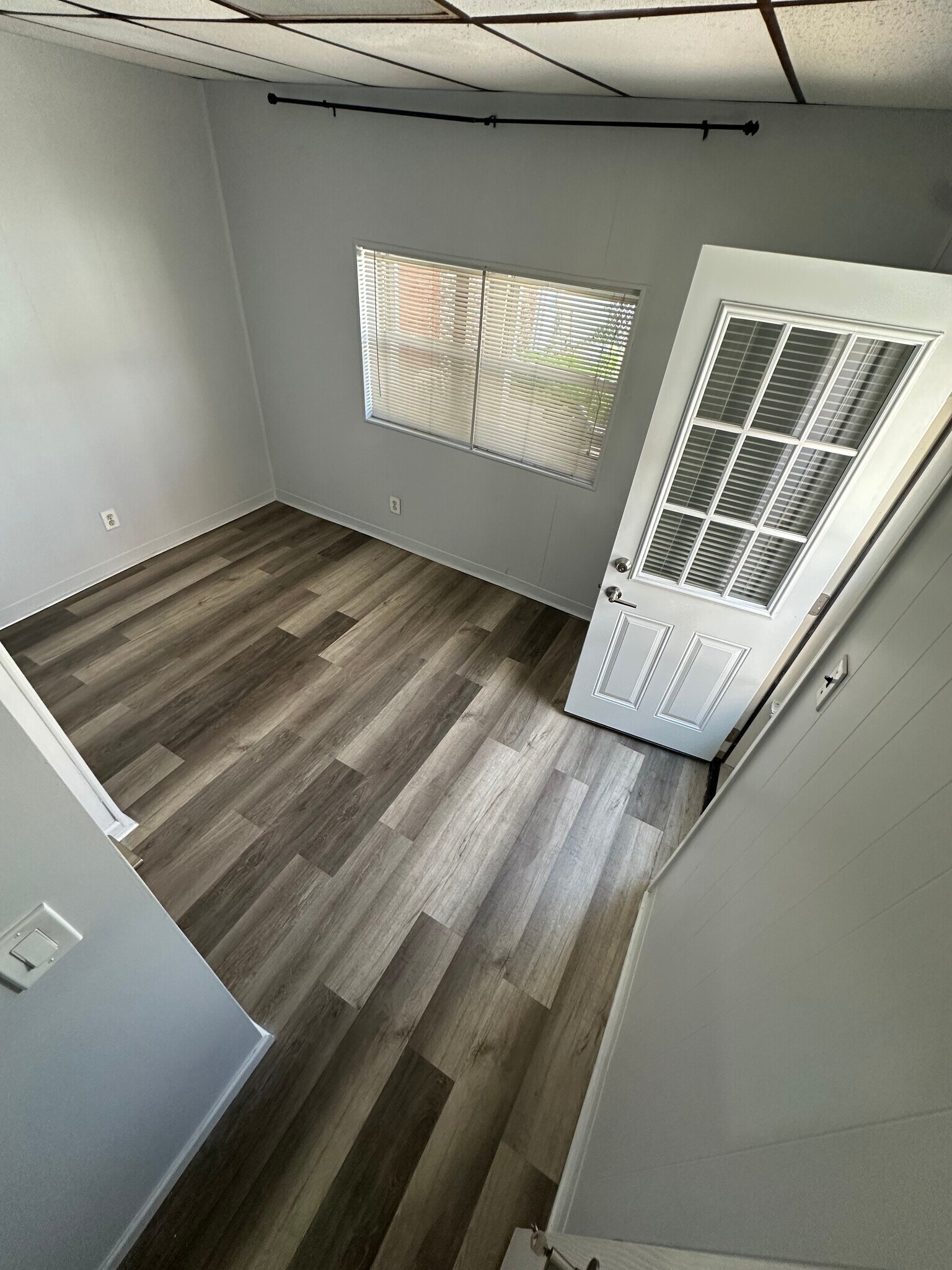 Back Bedroom - 2552 E Clearfield St