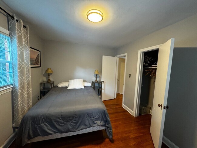 Building Photo - Spacious Furnished 4BR Home with Prime Location Near Marymount and Metro