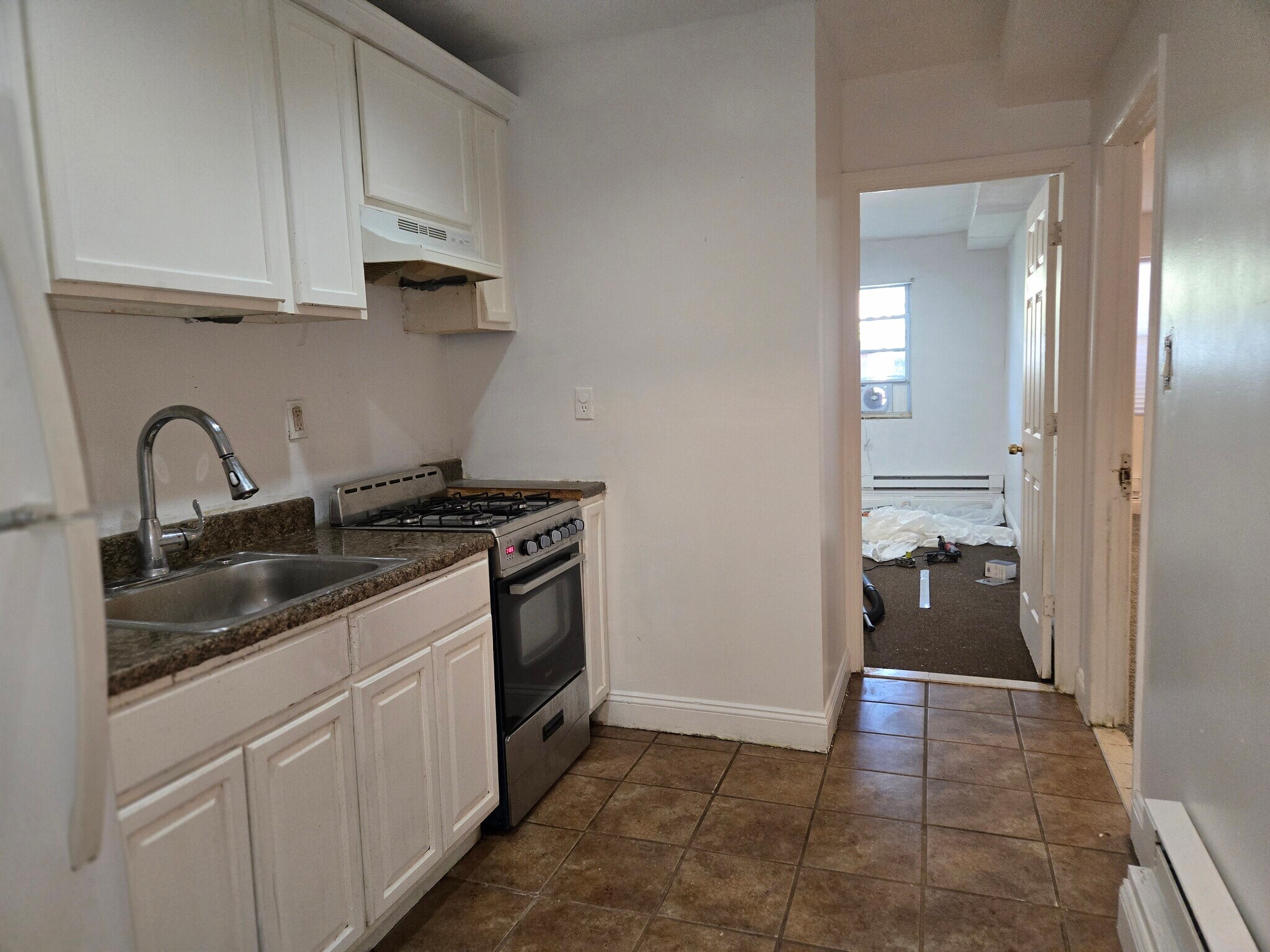 Building Photo - 945 E 220th St