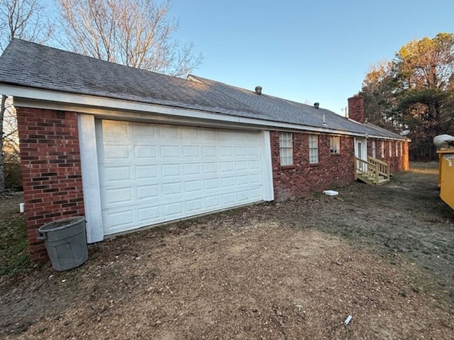Building Photo - Renovated 3 Bedroom 2 Bath Home on 2 Acres!