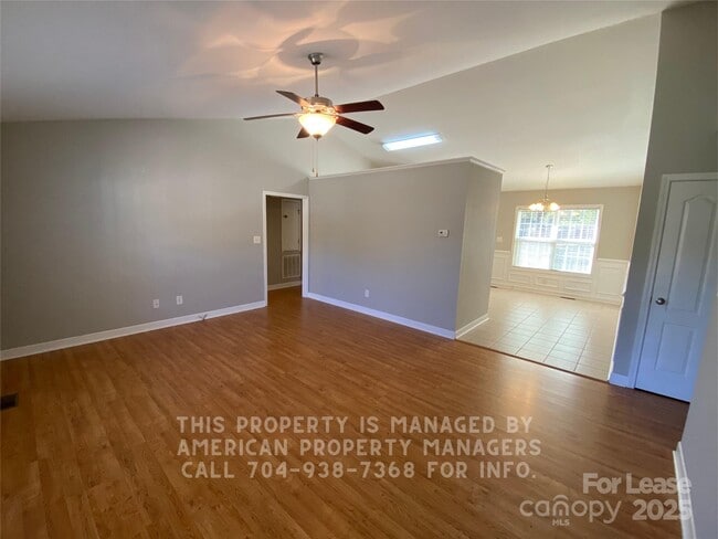 Building Photo - 1040 Rembrandt Dr SW