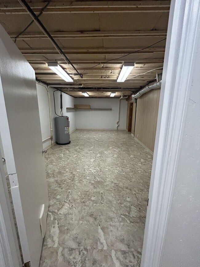 Building Photo - 580 Highland Ave NW