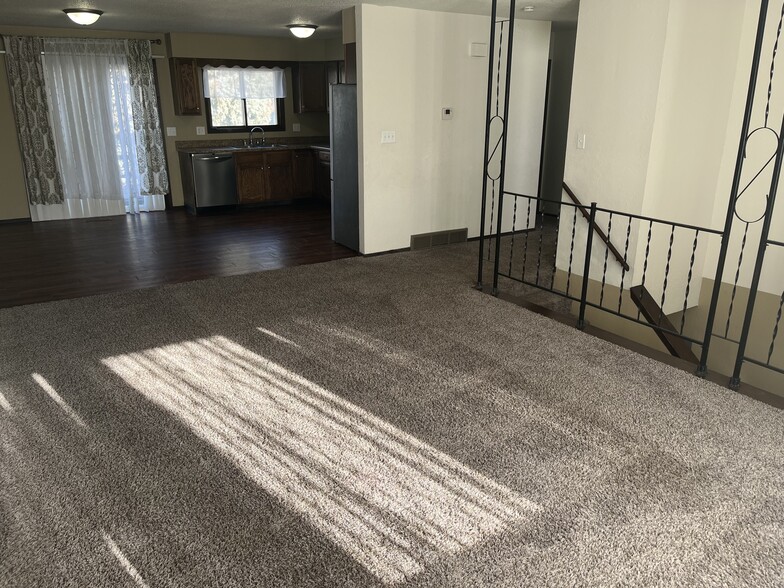 Kitchen includes major appliances - 5400 W 44th St