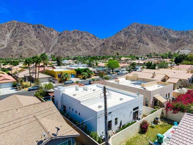 Building Photo - 53385 Avenida Mendoza