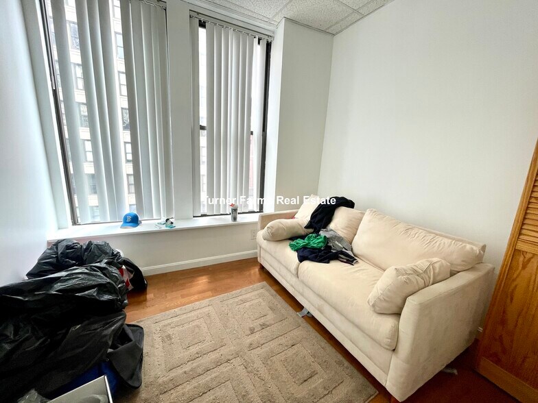 Building Photo - 72 Kneeland St