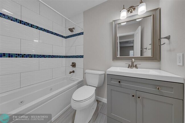 Building Photo - 160 Cypress Club Dr