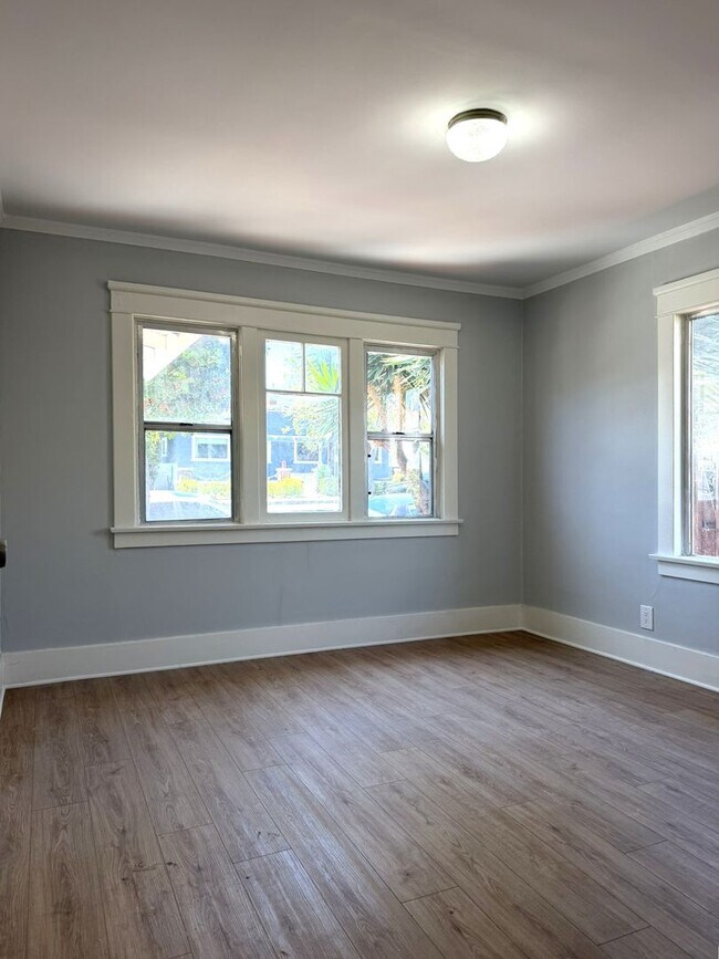 Building Photo - 469