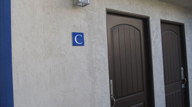 Building Photo - Steps to the Beach with rooftop deck