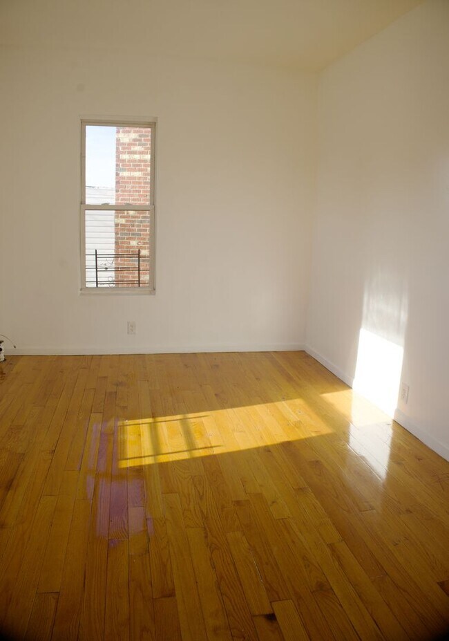 Building Photo - 3663 Bronxwood Ave