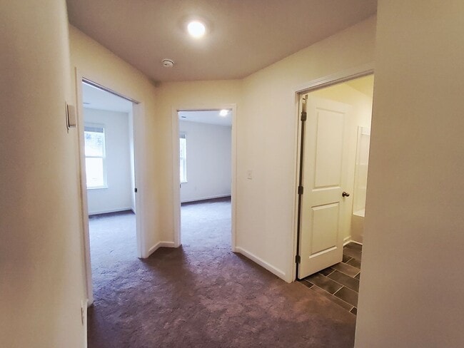 Building Photo - Kodak 37764 - 3 bedroom 2.5 bath townhouse - call Dustin Walker 865-221-0197