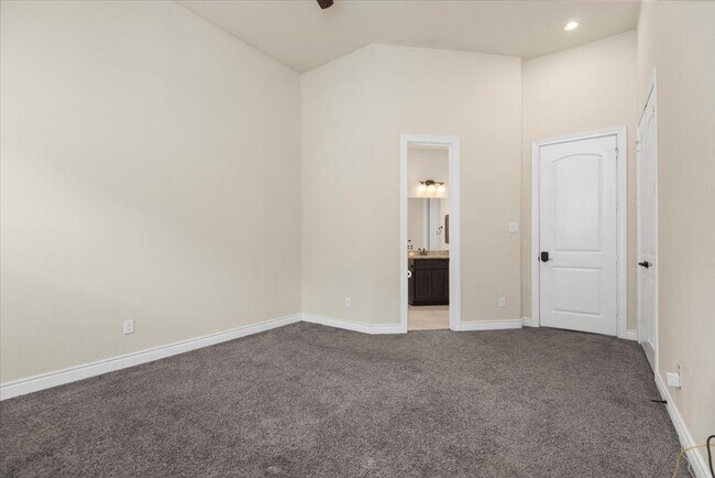 Building Photo - 23034 Creek Park Dr