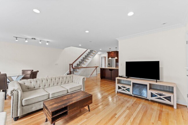 Building Photo - 326 Park Ave