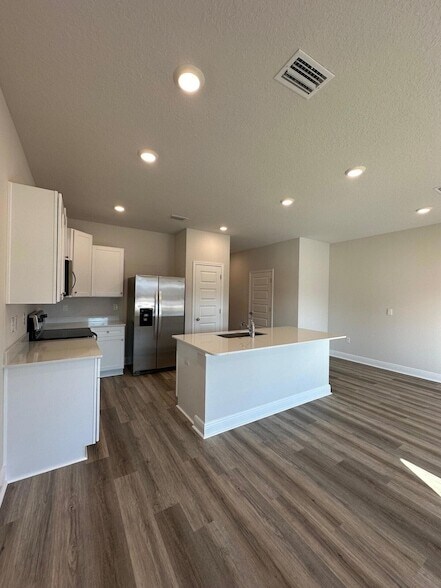 Building Photo - 5737 Stellarjay St