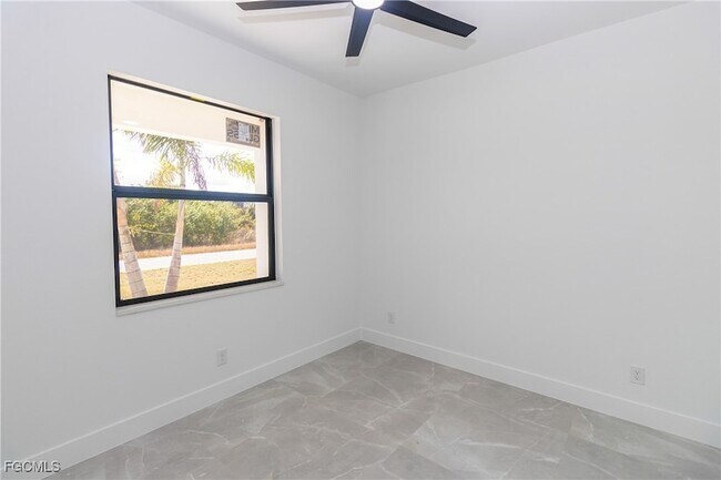 Building Photo - 843 Duplex St E