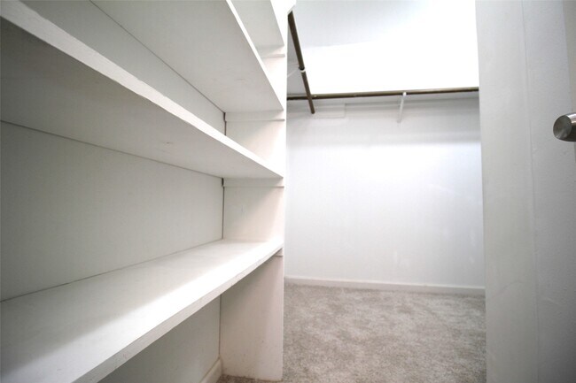 Building Photo - 20074 Crazy Horse Cir