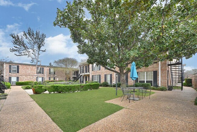 Building Photo - 6410 Del Monte Dr
