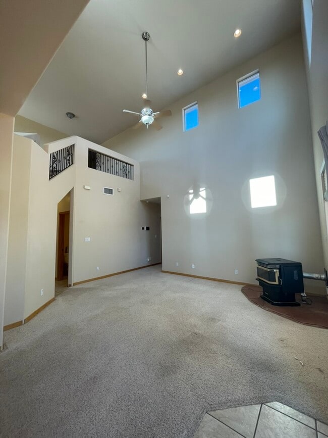 Building Photo - 6809 Chapingo Rd NE