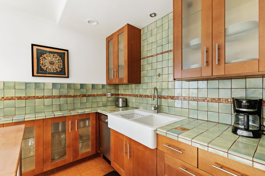 Kitchen Countertop - 1333 6th Ave