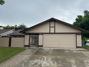 Building Photo - Remodeled 3 Bedroom!