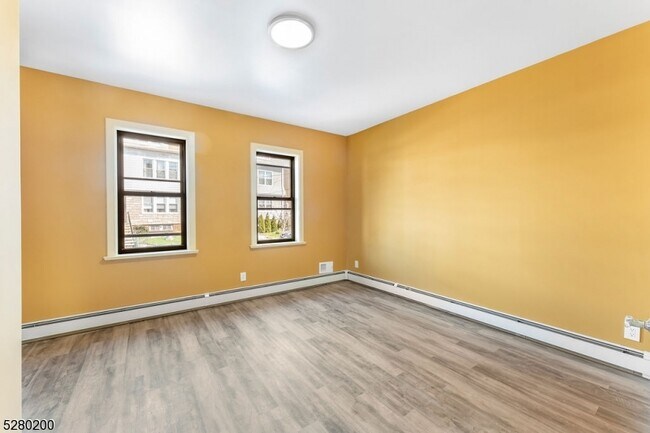 Building Photo - 116 Paine Ave