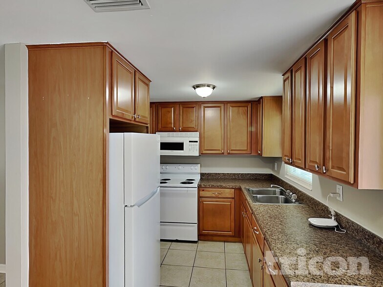 Building Photo - 5024 S 85th St