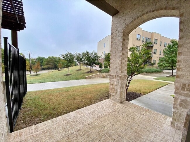 Building Photo - 2612 Cathedral Dr