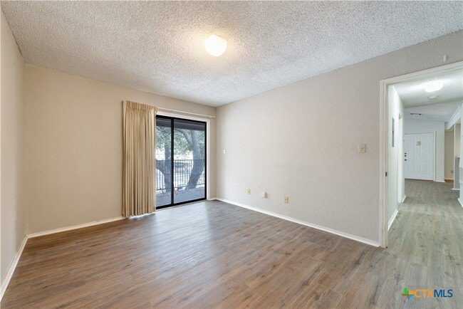 Building Photo - 1202 Thorpe Ln