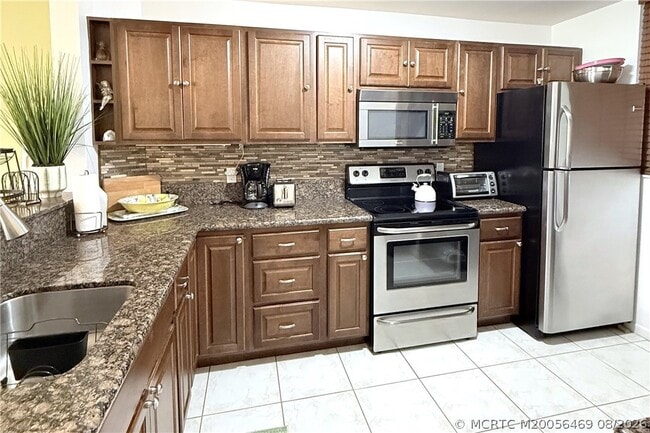 Building Photo - 9940 S Ocean Dr