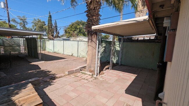 Building Photo - One Bedroom and One Bath Town Home Rental