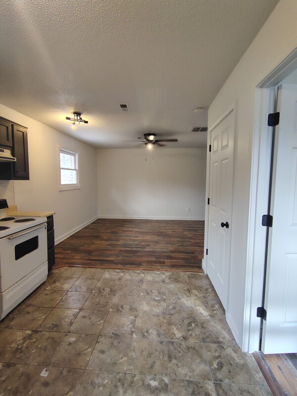 Building Photo - 704 S 2nd St