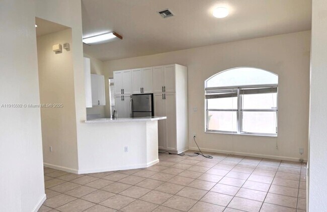 Building Photo - 3725 NE 23rd Ct