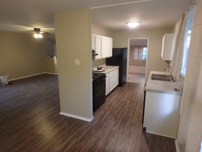 Building Photo - 1419 SW Caledon St