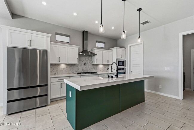 Building Photo - 329 Hector Porras Dr