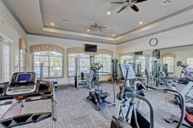 Building Photo - 5301 Myrtlewood Cir E