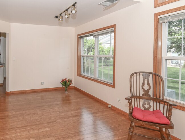 Building Photo - 162 Sherwood Ct