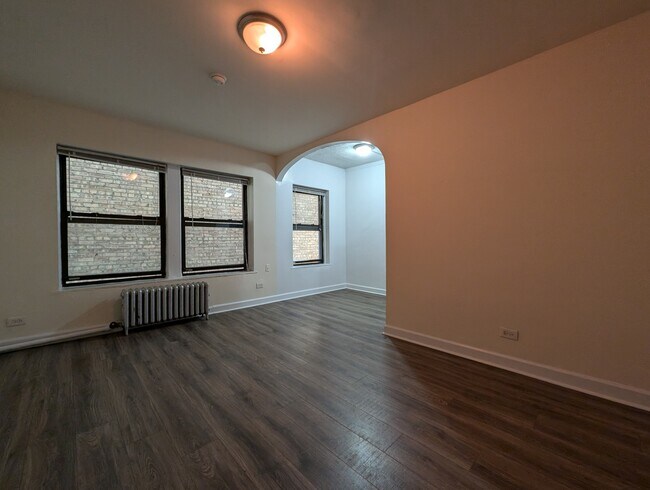 Building Photo - 5417 N Kenmore Ave