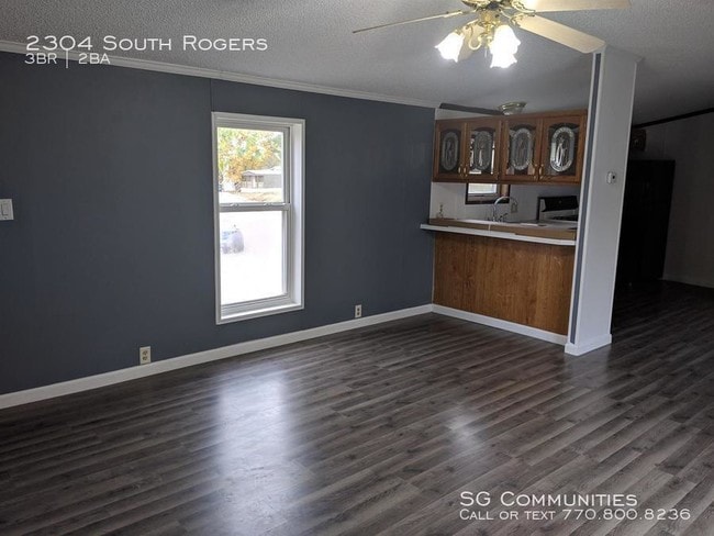 Building Photo - 2304 S Rogers St