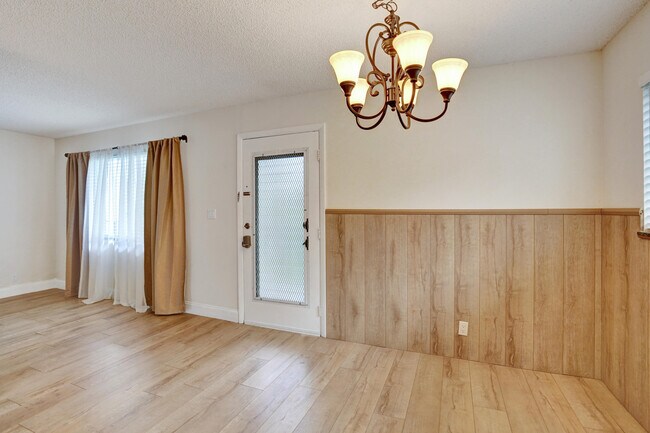 Building Photo - 15036 Ashland Ln