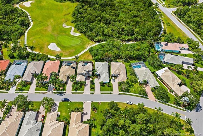 Building Photo - 1327 NW Mossy Oak Way