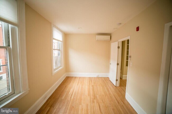 Building Photo - 257 S 21st St