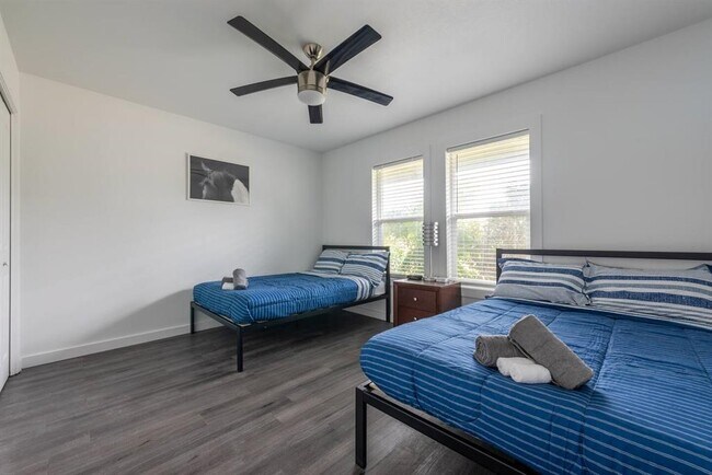 Building Photo - 9715 Dallum Dr