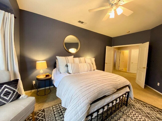 Building Photo - $2,450 Beautiful 3 Bedroom Home In  The Qu...