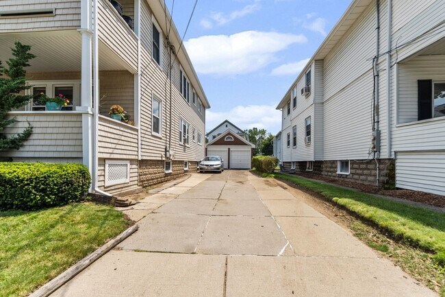 Building Photo - 159 Palmer St