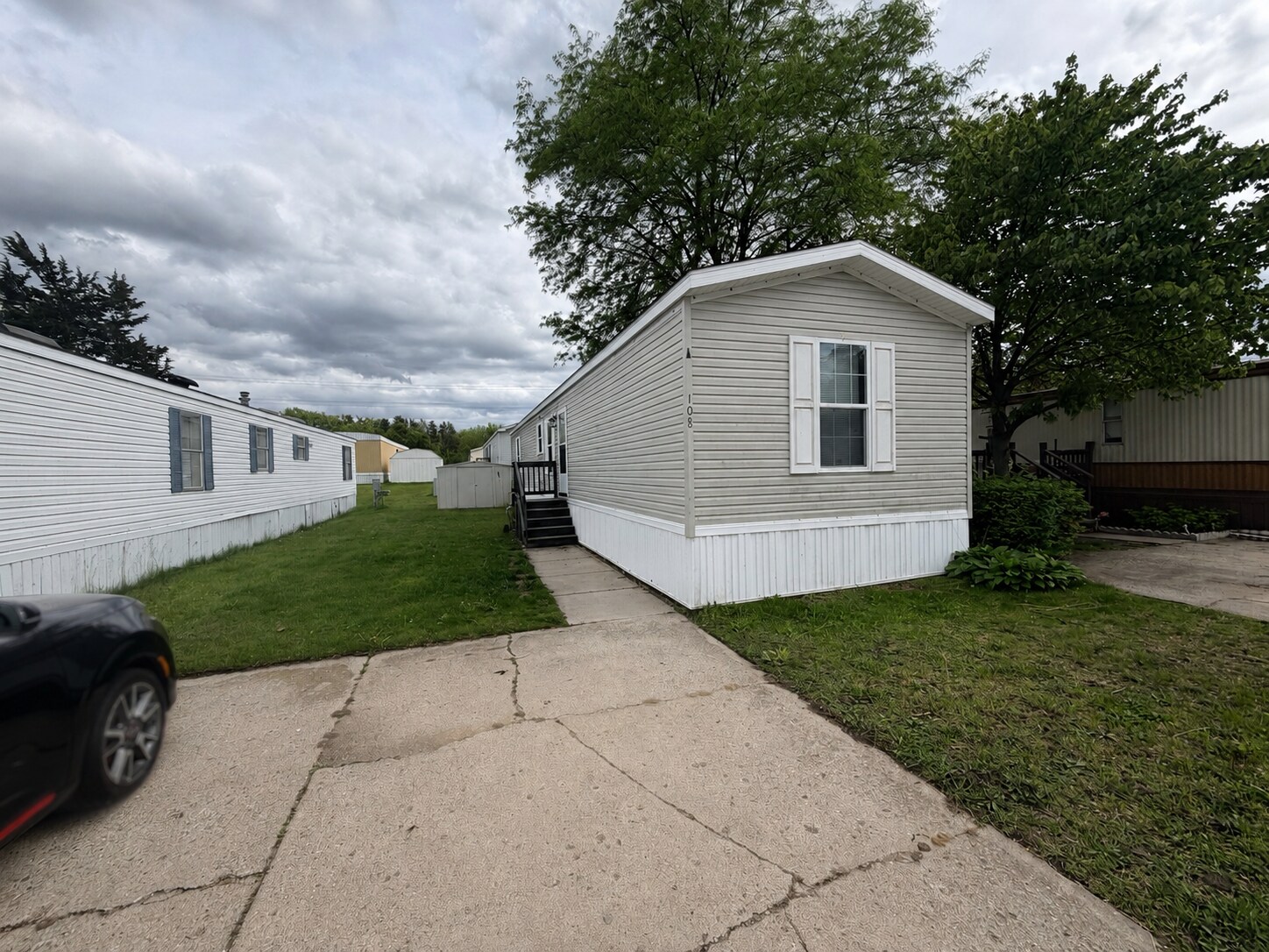 Building Photo - 831 N Pontiac Trail