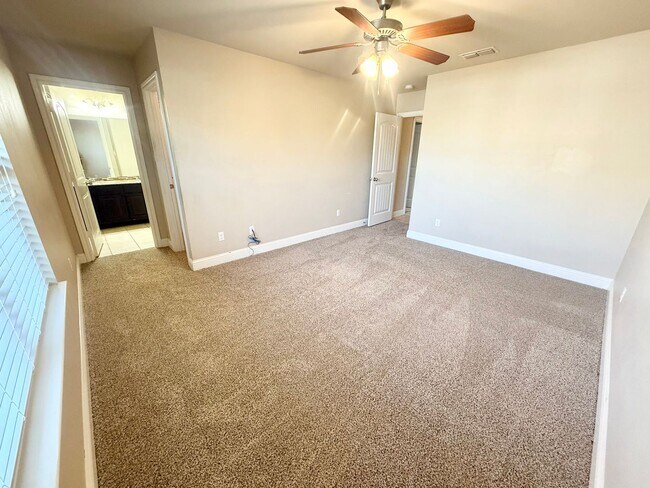 Building Photo - 334 Princess Place