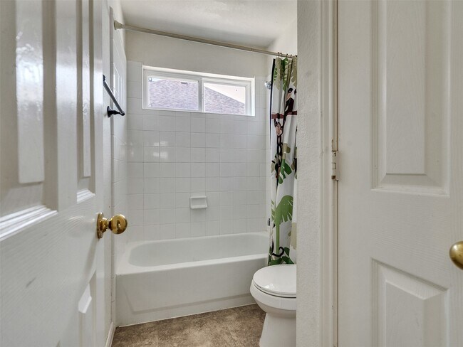 Building Photo - 3902 Breaux Bridge Ln