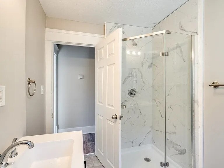 Building Photo - 228 Gale St