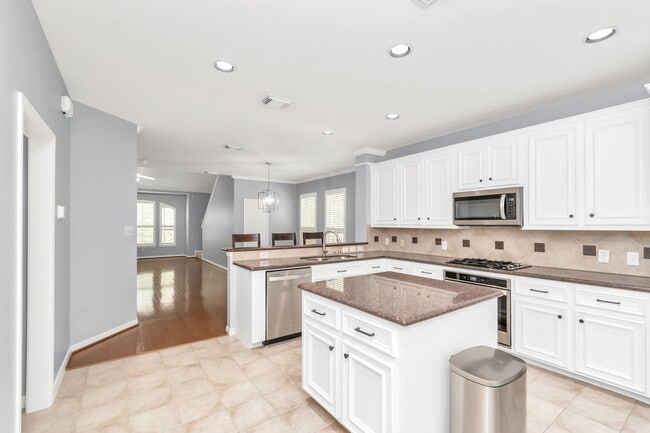 Building Photo - 2901 W Dallas St