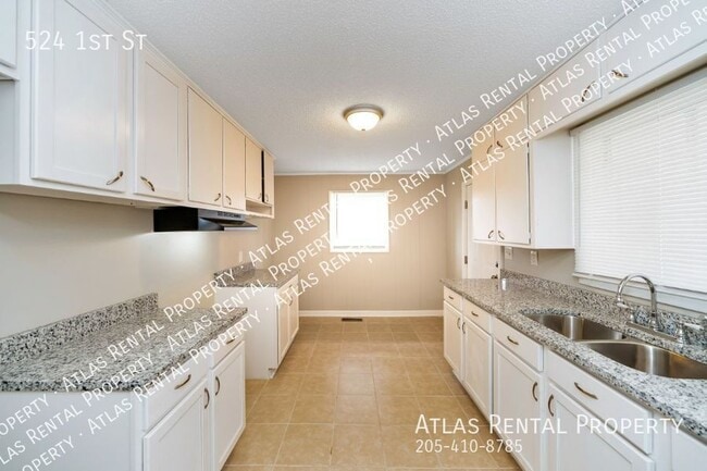 Building Photo - 524 1st St